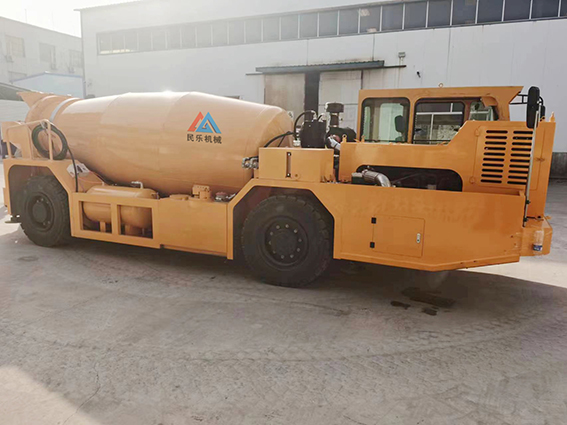 礦用混凝土攪拌運輸車(chē)